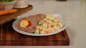Matambre arrollado con ensalada rusa