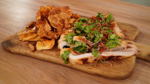 Aprendé a cocinar matambrito de cerdo grillado con batatas