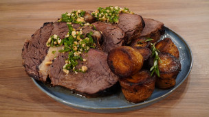 Aprendé a cocinar carne laqueada con papas fondant 