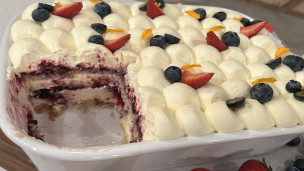 Postre de limón, chocolate blanco y frambuesas