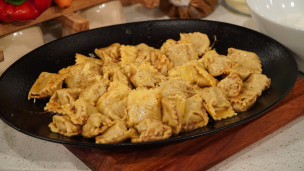 Ravioles del plin rellenos de carne braseada