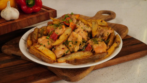 Riquísimo pollo al disco a la mostaza con papas bravas