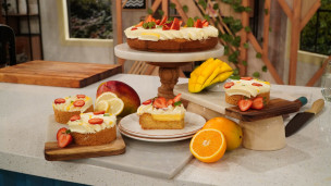 Rica y fácil tarta bretona de mango con frutillas