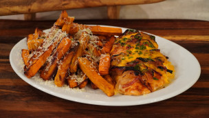 Pechugas de pollo acordeón con boniatos crispy