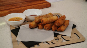 Aprendé a cocinar arrolladitos primavera con salsa agridulce