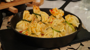 Ricos y fáciles paquetitos de pollo, puerro y panceta