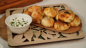 Bollitos hojaldrados con tapas de empanada rellenos