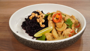 Aprendé a cocinar pollo al curry con arroz