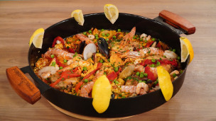Sorprende con esta paella mixta