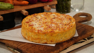 Tarta de espinaca, cebolla y queso con masa de puré de papa