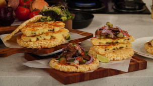 Mbeyú relleno con tapa de asado