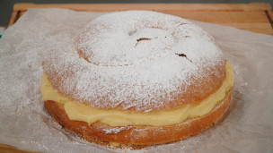 Rica y fácil ensaimada con crema pastelera