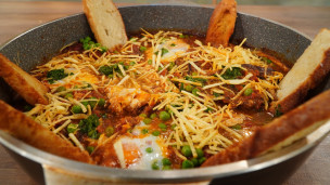 Sorprende con este bife a la criolla con papas pay