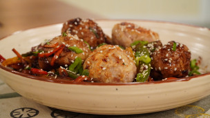 Albóndigas de cerdo con salteado de vegetales 