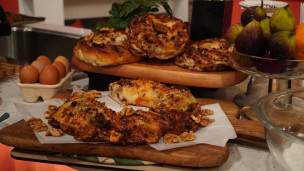 Rosca trenzada salada de higos, nueces y queso azul
