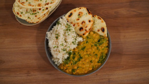 CURRY DE GARBANZOS CON PAN NAAN