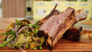 ASADO AL HORNO CON ENSALADA DE PAPINES