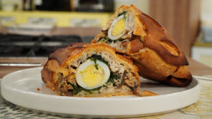 ROLL DE ABADEJO CON ENSALADA TIBIA DE HONGOS