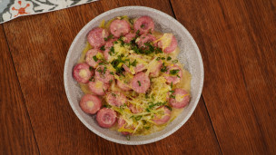 MALFATTI DE REMOLACHA CON SALSA DE PUERRO