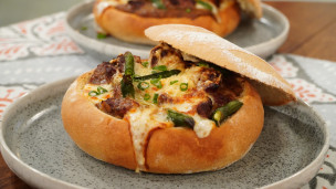 ESTOFADO DE CARNE EN PAN DE CAMPO