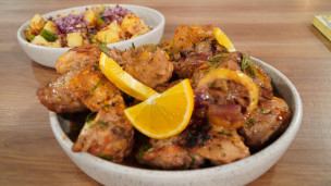 POLLO AGRIDULCE CON PAPAS ESPECIADAS