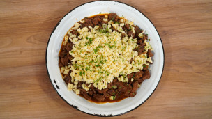 GOULASH CON SPAETZEL
