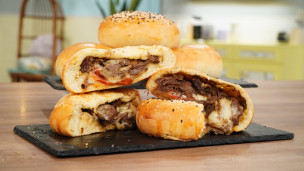 PANES RELLENOS CON CARNE DESMECHADA