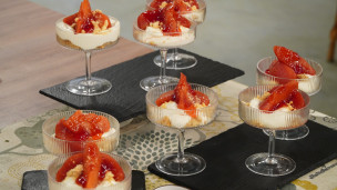 membrillos en almíbar con crema de mascarpone.