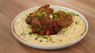 arañitas a la cacerola con hummus de cebolla.