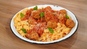 FIDEOS CON ALBÓNDIGAS