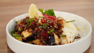 wok de berenjenas con arroz.