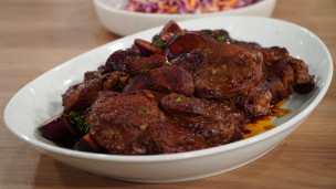 bondiola de cerdo laqueada con coleslaw
