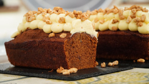 budín de miel con garrapiñadas