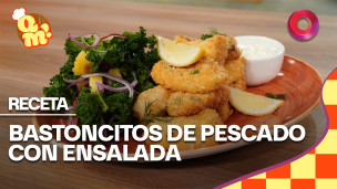 bastoncitos de pescado con ensalada