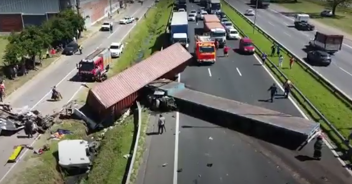Tres heridos y demoras en Panamericana por el choque y vuelco de un ...