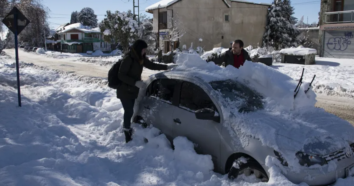 Suspendieron las clases en Bariloche por las intensas nevadas | Canal 9