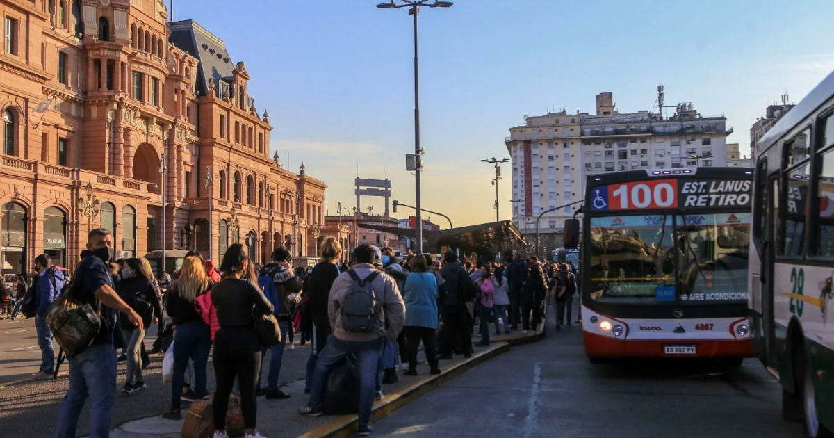 Circulan la mitad de colectivos en el AMBA, las empresas reclaman un ...