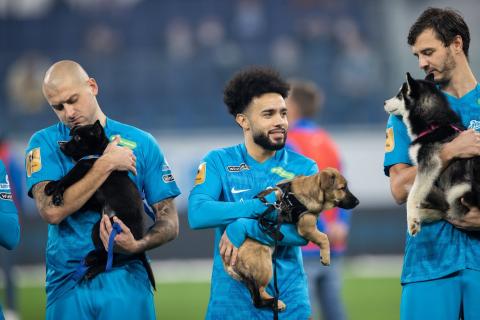 Jugadores del Zenit sorprendieron con tierno gesto que dio vuelta el mundo entero.