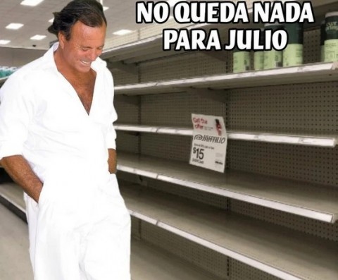 Arrancó el mes y los memes de Julio Iglesias revolucionaron las redes sociales